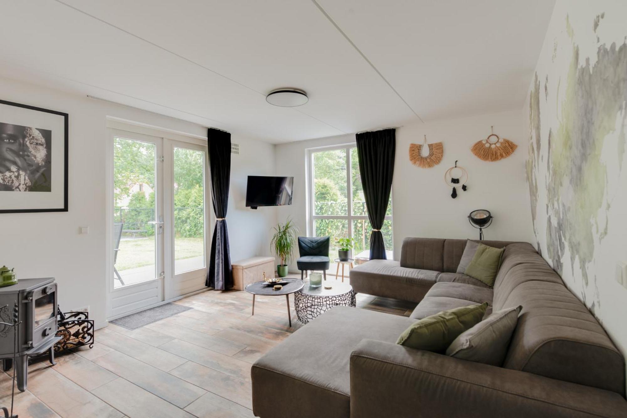 Het Huys Ewijk Mooi Luxe En Een Laadpaal Εξωτερικό φωτογραφία