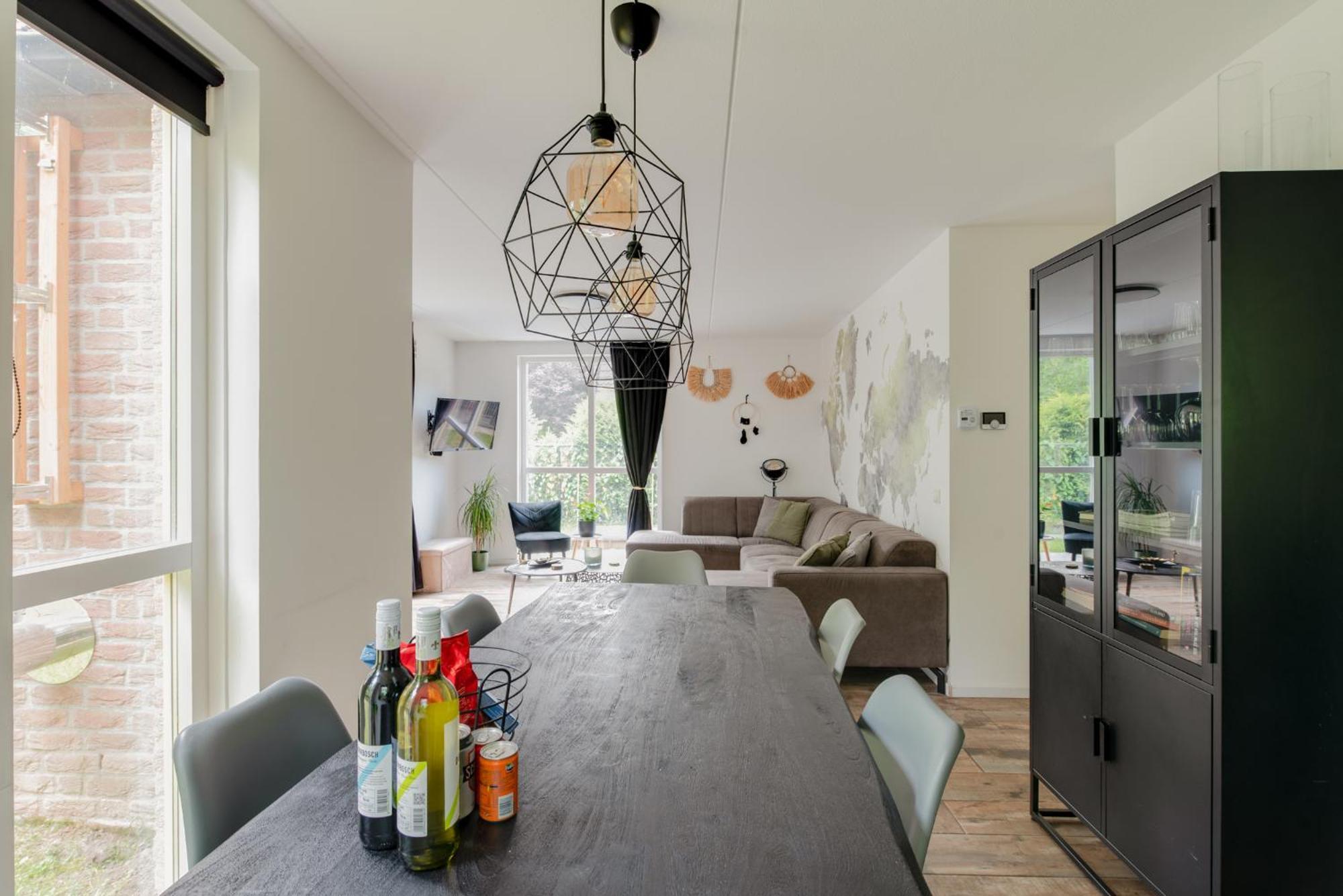 Het Huys Ewijk Mooi Luxe En Een Laadpaal Εξωτερικό φωτογραφία