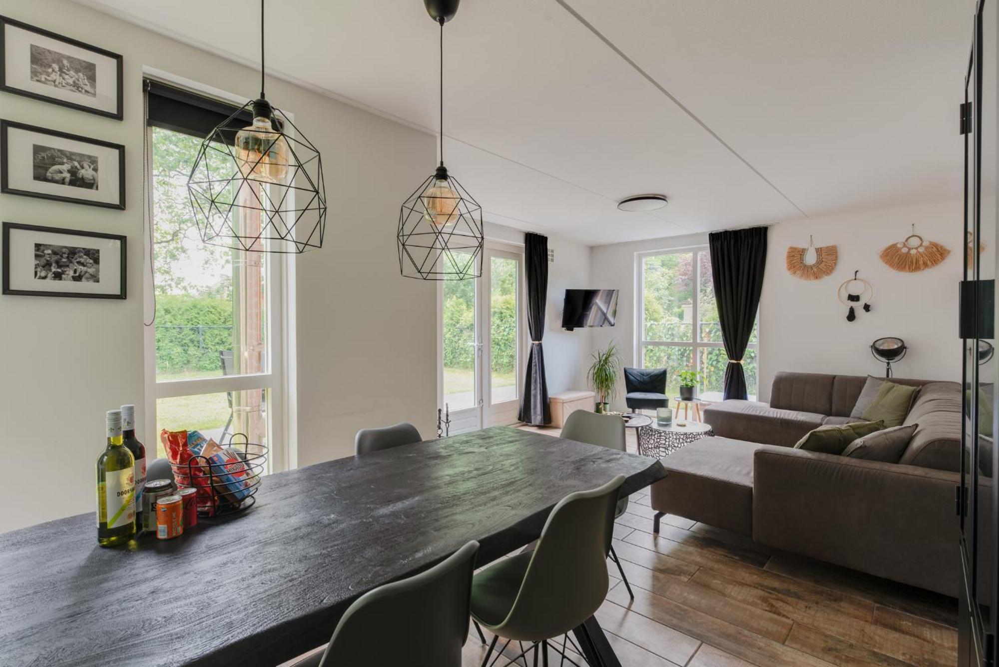 Het Huys Ewijk Mooi Luxe En Een Laadpaal Εξωτερικό φωτογραφία