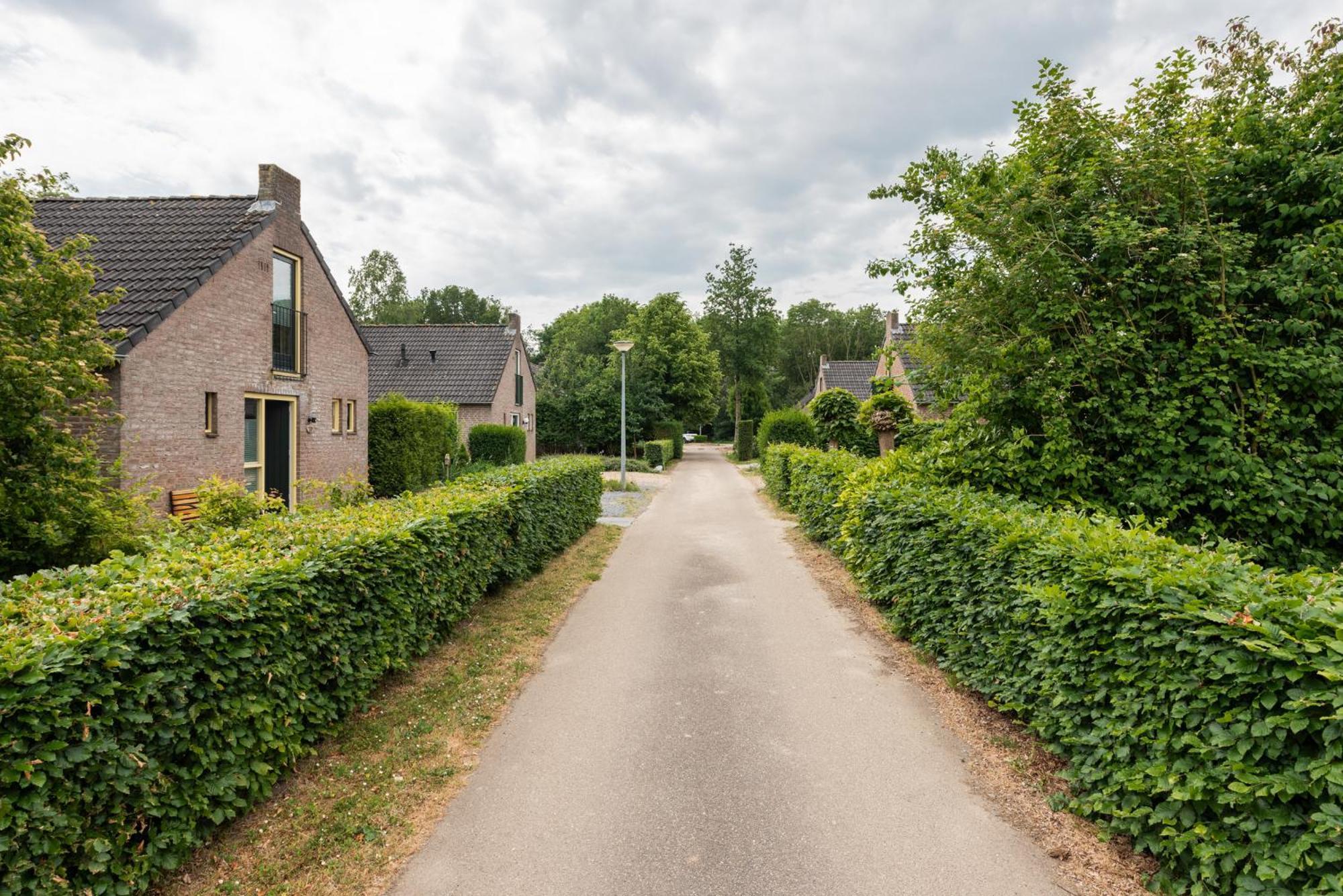 Het Huys Ewijk Mooi Luxe En Een Laadpaal Εξωτερικό φωτογραφία